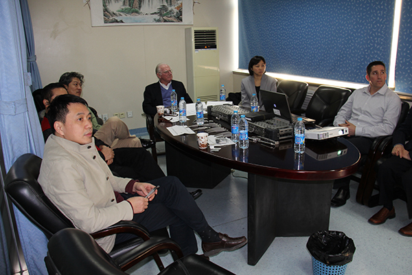 開展(zhan)國(guo)內(nei)、國(guo)際(ji)各種學(xué)術(shù)交流